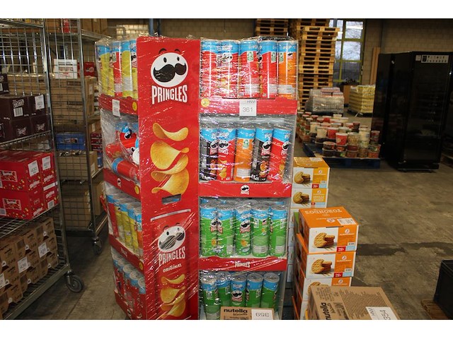 Pringles display gevuld met diverse soorten pringles. ruim 70 bussen. - afbeelding 1 van  2