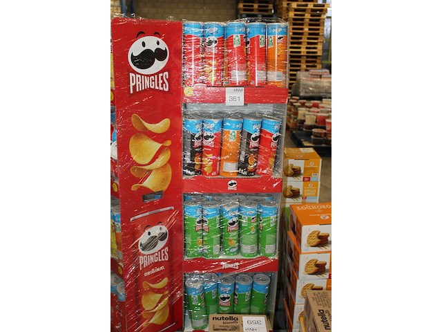 Pringles display gevuld met diverse soorten pringles. ruim 70 bussen. - afbeelding 2 van  2