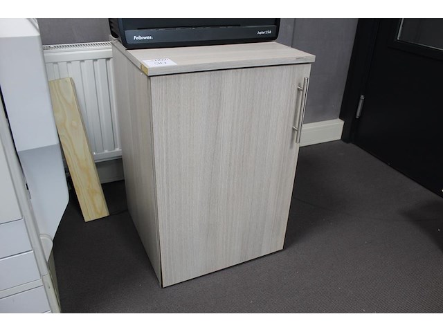 Printerkast. afmeting 50 x 50 cm. hoogte 75 cm. diverse randen beschadigd - afbeelding 1 van  3