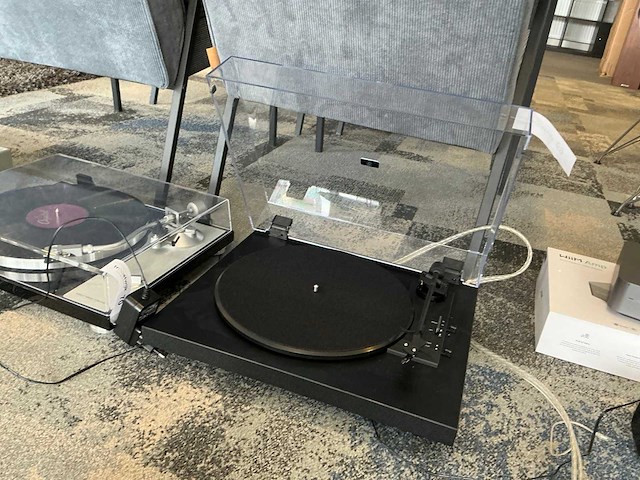 Pro-ject a1.2 volautomatische platenspeler - afbeelding 2 van  7