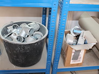 Producten en stellingen op entresol w.o. helmen, festo onderdelen, krachtstroomstekkers, harpsluitingen xxl... - afbeelding 4 van  12