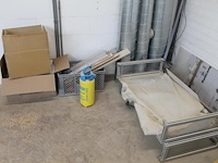 Producten en stellingen op entresol w.o. helmen, festo onderdelen, krachtstroomstekkers, harpsluitingen xxl... - afbeelding 5 van  12