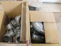 Producten en stellingen op entresol w.o. helmen, festo onderdelen, krachtstroomstekkers, harpsluitingen xxl... - afbeelding 6 van  12