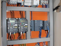 Proefproductieopstelling bestaande uit mengmachine met trechter, diverse spuitkoppen met besturingskast spr... - afbeelding 3 van  14