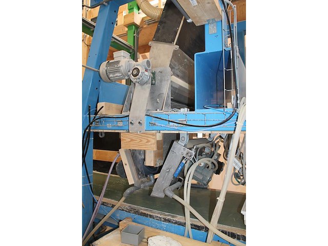 Proefproductieopstelling bestaande uit mengmachine met trechter, diverse spuitkoppen met besturingskast spr... - afbeelding 4 van  14