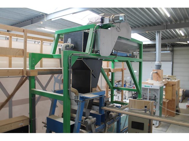 Proefproductieopstelling bestaande uit mengmachine met trechter, diverse spuitkoppen met besturingskast spr... - afbeelding 1 van  14