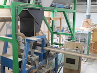 Proefproductieopstelling bestaande uit mengmachine met trechter, diverse spuitkoppen met besturingskast spr... - afbeelding 8 van  14