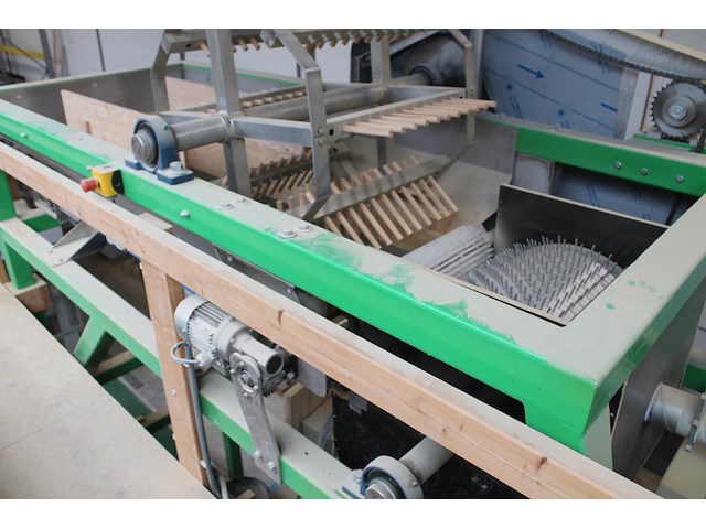 Proefproductieopstelling bestaande uit mengmachine met trechter, diverse spuitkoppen met besturingskast spr... - afbeelding 9 van  14