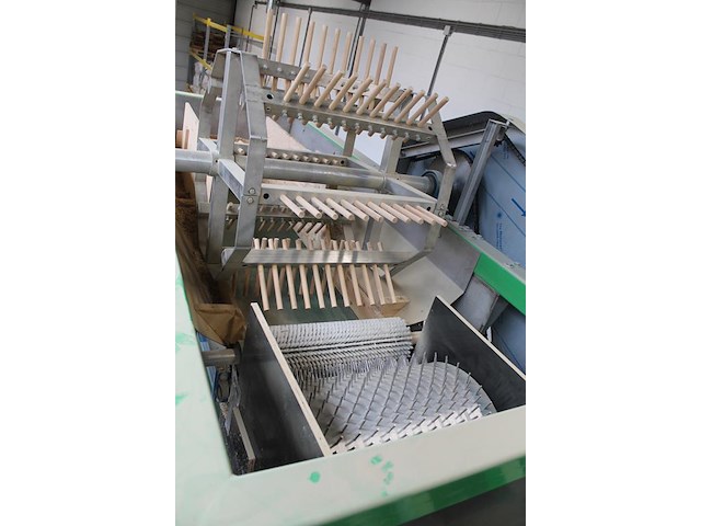 Proefproductieopstelling bestaande uit mengmachine met trechter, diverse spuitkoppen met besturingskast spr... - afbeelding 10 van  14