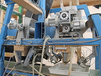 Proefproductieopstelling bestaande uit mengmachine met trechter, diverse spuitkoppen met besturingskast spr... - afbeelding 11 van  14