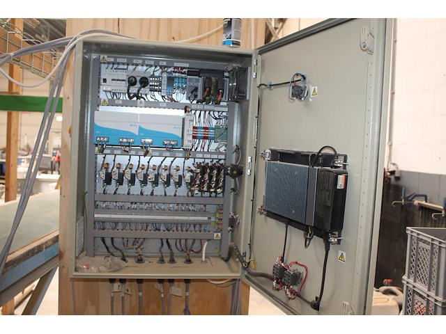 Proefproductieopstelling bestaande uit mengmachine met trechter, diverse spuitkoppen met besturingskast spr... - afbeelding 13 van  14