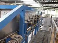 Proefproductieopstelling bestaande uit mengmachine met trechters, diverse spuitkoppen, lopende band, trappe... - afbeelding 7 van  8