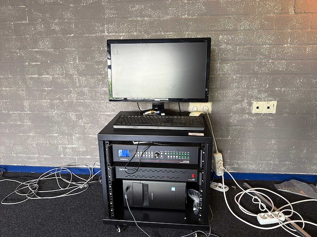 Professioneel led videowall besturingssysteem in 19” rack - afbeelding 1 van  4