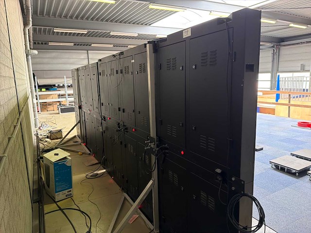 Professioneel modulair led videoscherm / led videowall (2 schermen) - afbeelding 3 van  7