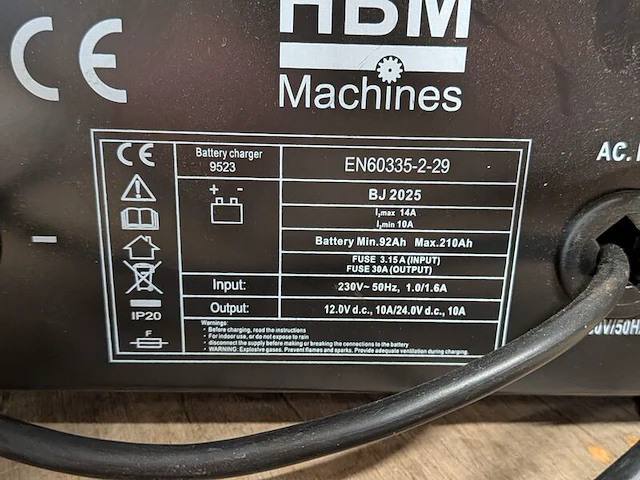 Professionele acculader en startbooster, hbm - afbeelding 3 van  5