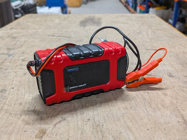 Professionele acculader en startbooster, hbm - afbeelding 4 van  5