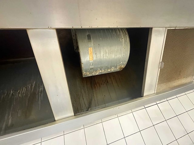 Professionele afzuigkap met motor en schakelkast - afbeelding 5 van  7