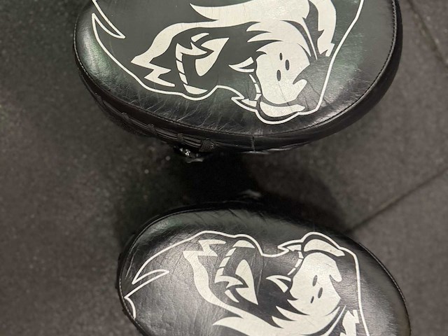 Professionele gym- en bokstraining set – inclusief spinningfiets, bokszakken, fitnessmaterialen & accessoires - afbeelding 4 van  24