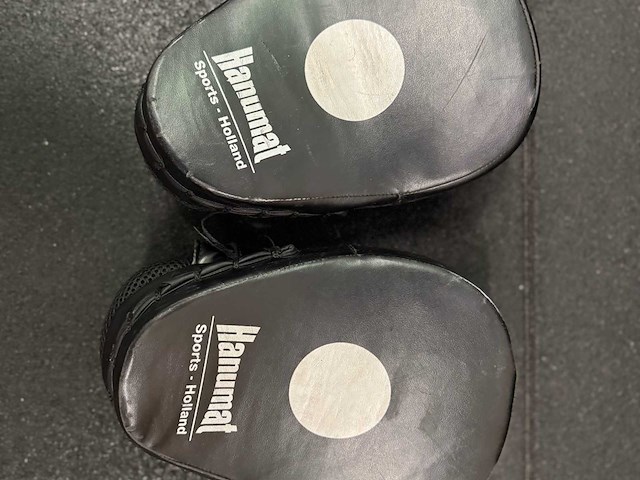 Professionele gym- en bokstraining set – inclusief spinningfiets, bokszakken, fitnessmaterialen & accessoires - afbeelding 5 van  24