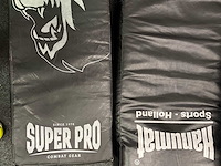 Professionele gym- en bokstraining set – inclusief spinningfiets, bokszakken, fitnessmaterialen & accessoires - afbeelding 7 van  24