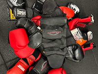 Professionele gym- en bokstraining set – inclusief spinningfiets, bokszakken, fitnessmaterialen & accessoires - afbeelding 17 van  24