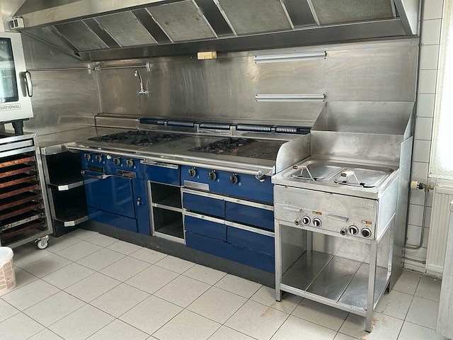 Professionele horeca kooklijn incl. friteuse en afzuigkap - afbeelding 1 van  18