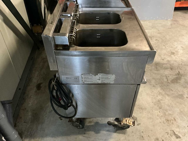 Professionele modular rvs horeca-opstelling bestaande uit dubbele frituur, grillplaat en 4-pits fornuis op krachtstroom - afbeelding 14 van  14