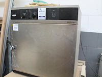 Professionele oven memmert met afzuiging. - afbeelding 1 van  5