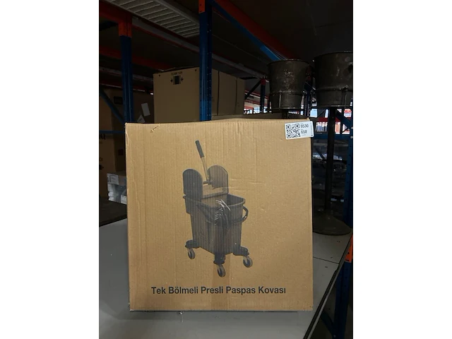 Professionele schoonmaakwagen - afbeelding 1 van  2