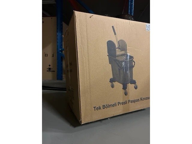 Professionele schoonmaakwagen - afbeelding 2 van  2