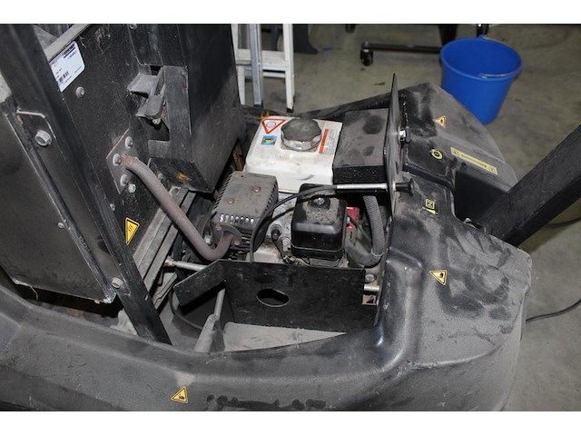 Professionele straatzuiger karcher ic 15/240w municipal 6/adv. bouwjaar 2011 met 240 liter container. met 4... - afbeelding 3 van  12