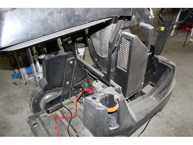Professionele straatzuiger karcher ic 15/240w municipal 6/adv. bouwjaar 2011 met 240 liter container. met 4... - afbeelding 4 van  12