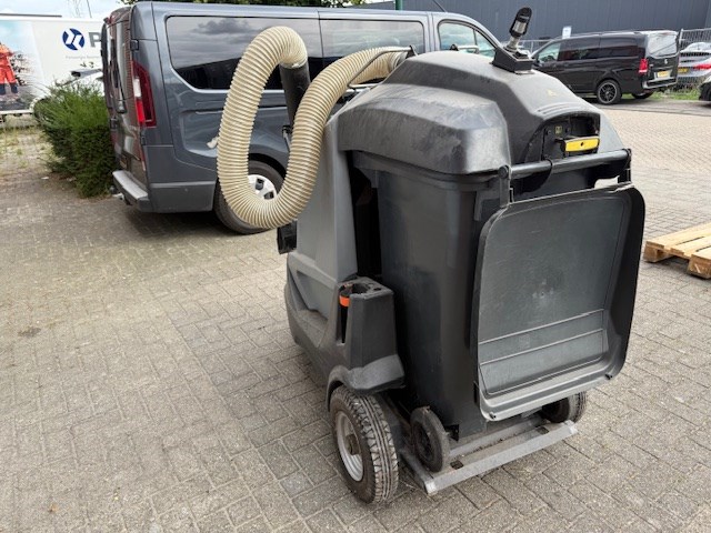 Professionele straatzuiger karcher ic 15/240w municipal 6/adv. bouwjaar 2011 met 240 liter container. met 4... - afbeelding 6 van  12