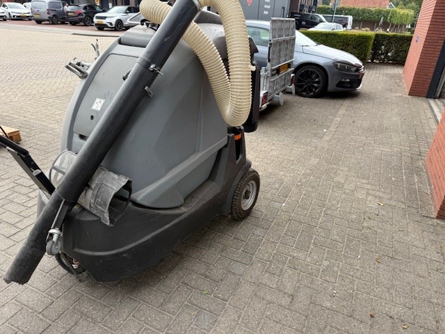 Professionele straatzuiger karcher ic 15/240w municipal 6/adv. bouwjaar 2011 met 240 liter container. met 4... - afbeelding 7 van  12
