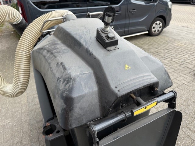 Professionele straatzuiger karcher ic 15/240w municipal 6/adv. bouwjaar 2011 met 240 liter container. met 4... - afbeelding 10 van  12