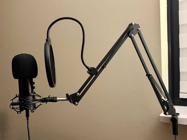 Professionele studio microfoon. zelf muziek maken. - afbeelding 4 van  5