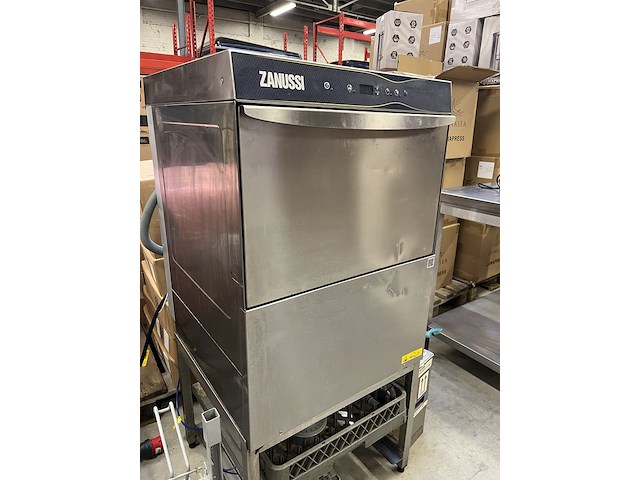 Professionele vaatwasmachine met zeepdispenser en rek zanussi, zl3 - afbeelding 1 van  8