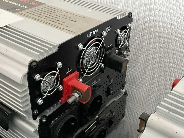 Profi power 1200 w omvormer (10x) - afbeelding 1 van  1