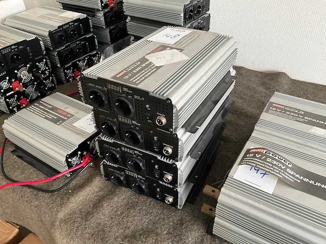 Profi power 2000 w omvormer (4x) - afbeelding 1 van  3
