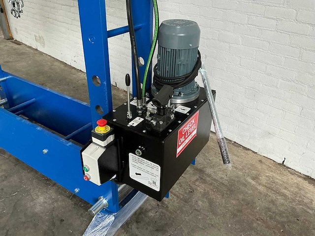 Profi press - 2025 - 100t m/h-m/c-2-1500mm - hydraulische pers - afbeelding 4 van  8