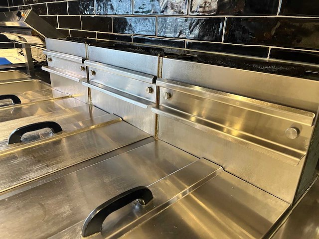 Profinox - c14 series - horeca dubbele gasfriteuse 3 friteuses inclusief manden - afbeelding 6 van  10
