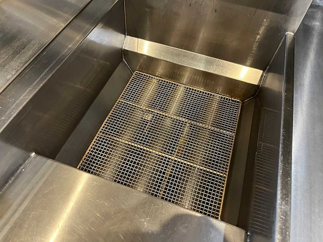 Profinox - c14 series - horeca dubbele gasfriteuse 3 friteuses inclusief manden - afbeelding 9 van  10