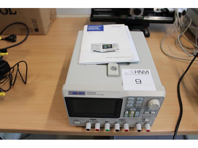 Programmeerbare dc laboratriumvoeding siglent. - afbeelding 1 van  4