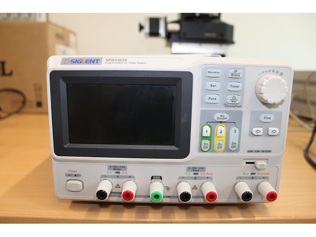 Programmeerbare dc laboratriumvoeding siglent. - afbeelding 2 van  4