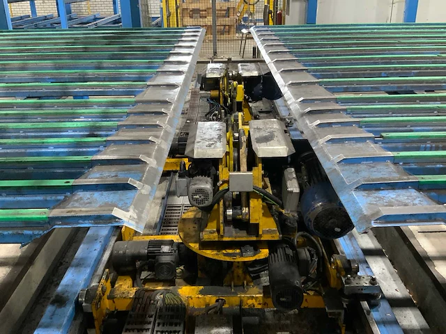 Progress lpr en ekd buigmachine, nettenmagazijn en -transportbank - afbeelding 10 van  34