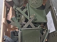 Projector in transportkist en diverse metalen onderdelen - afbeelding 3 van  7