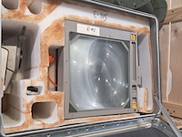 Projector in transportkist en diverse metalen onderdelen - afbeelding 4 van  7