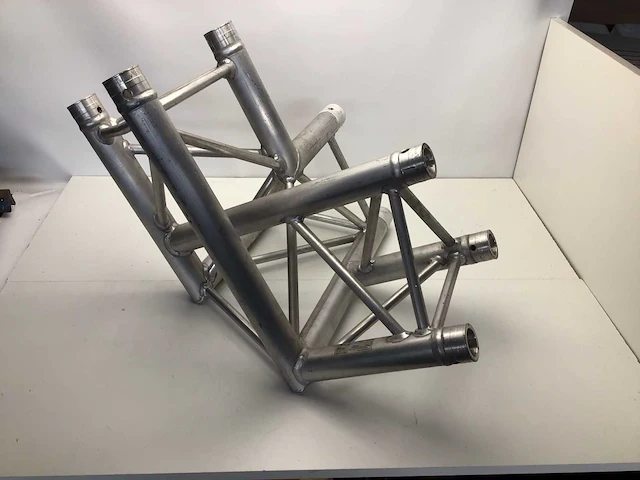 Prolyte 3-weg hoek aluminium trus - afbeelding 2 van  4
