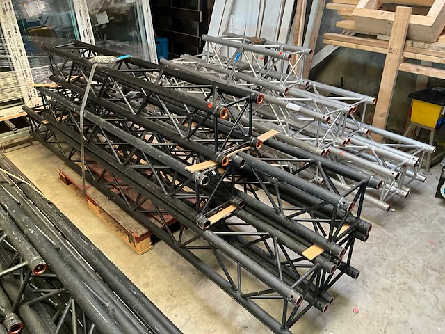 Prolyte h30v black coated aluminium truss (5x) - afbeelding 1 van  5