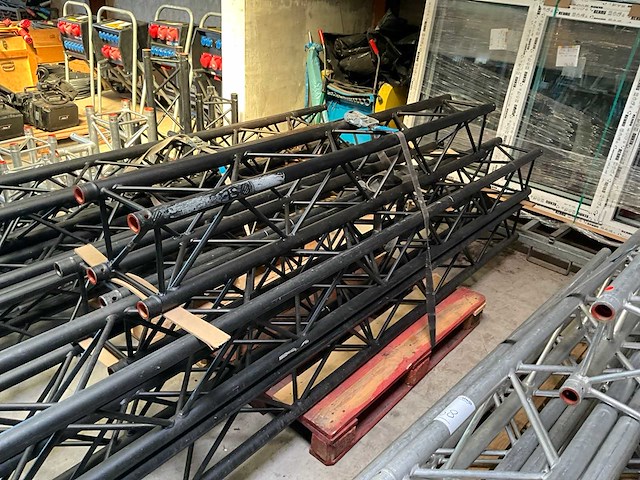 Prolyte h30v black coated aluminium truss (5x) - afbeelding 3 van  5